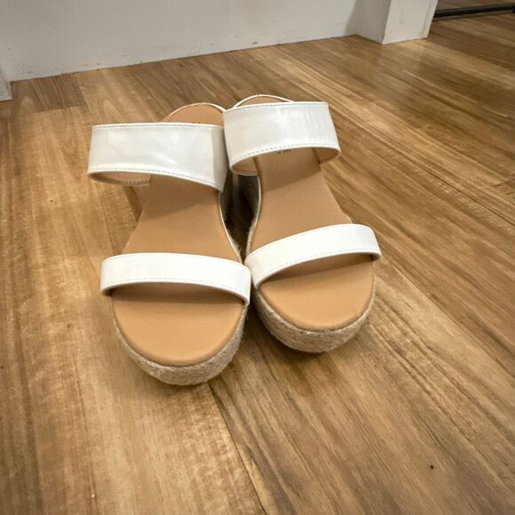 Journee Collection Alissa Wedge Heel Espadrille Sandal Size 8.5 - Picture 3 of 6